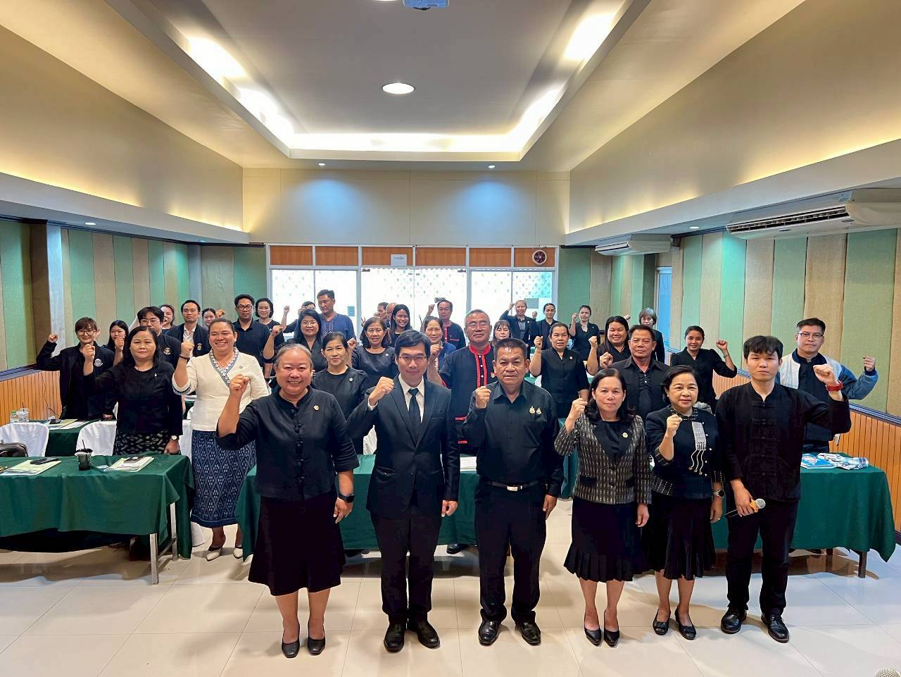 ประชุมคณะกรรมการกองทุนชุมชนขับเคลื่อนกลุ่มออมทรัพย์เพื่อการผลิต