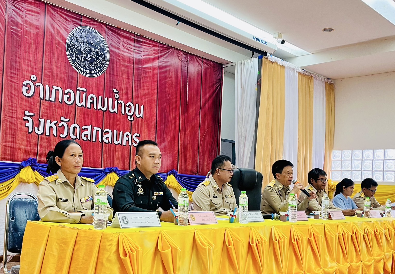 นที่ 1 กรกฎาคม 2569 เวลา 09.00 น. ณ หอประชุมอำเภอนิคมน้ำอูน จังหวัดสกลนคร นายวิสูติ ซื่อพัฒนะ นายอำเภอนิคมน้ำอูน เป็นประธานประชุมกำนัน ผู้ใหญ่บ้าน ฯลฯ ประจำเดือนมิถุนายน 2569